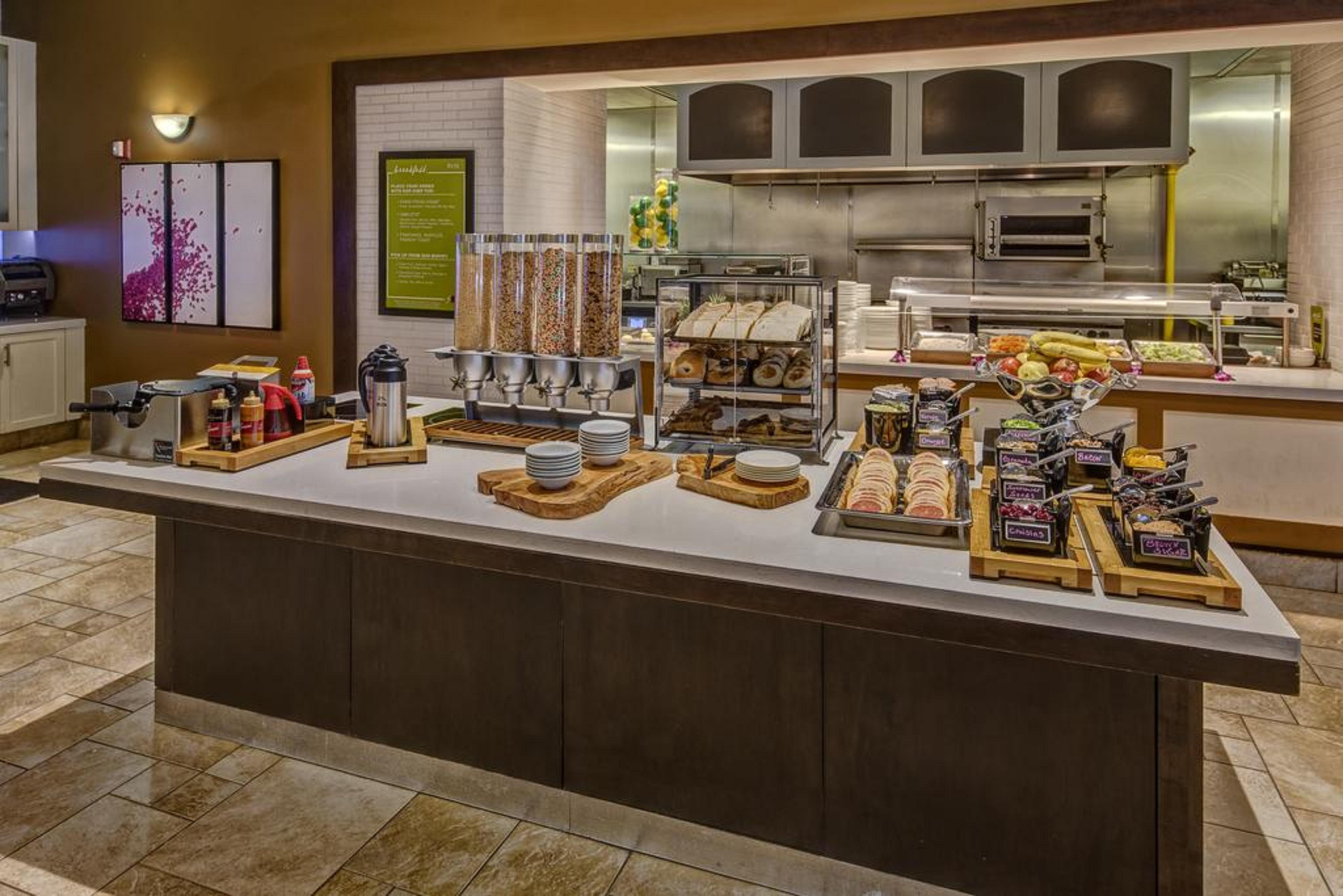 Hilton Garden Inn New Orleans Convention Center Екстериор снимка