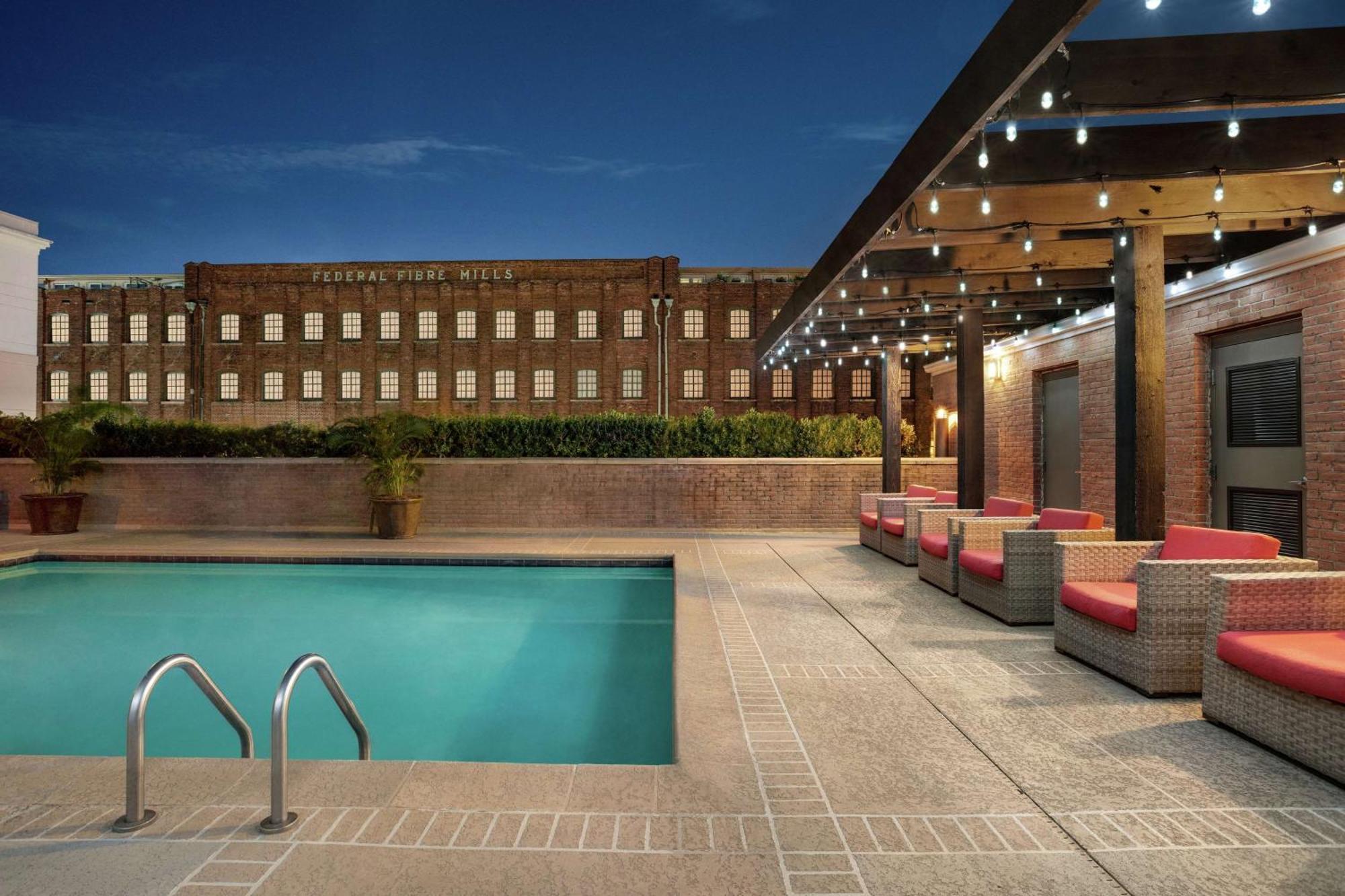 Hilton Garden Inn New Orleans Convention Center Екстериор снимка